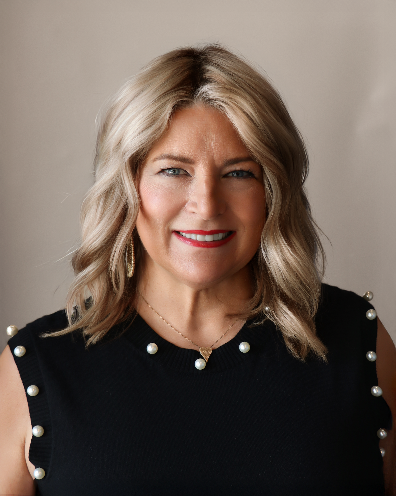 Teah Michellis Michelle Gruly – Hair Stylist / Makeup Artist | Arra Hair Salon ...